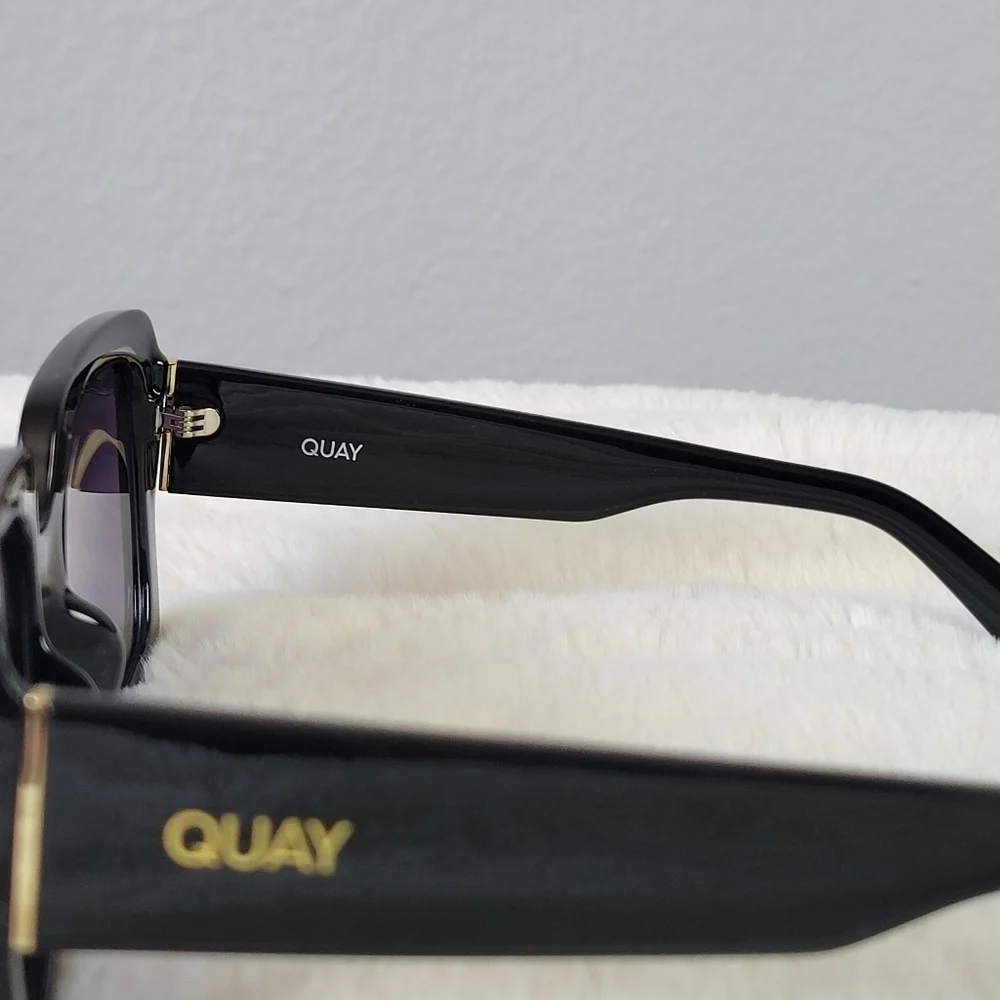 QUAY // ltd ed paris hilton collab oversized premium injection square sunglasses